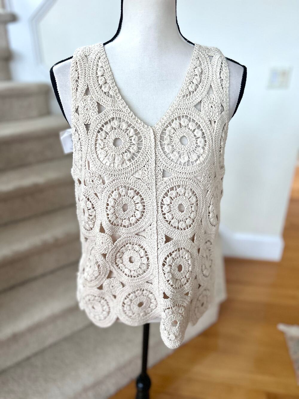 NWT Wonderly Cream Crochet Sleeveless V-Neck Sweater Tank Top